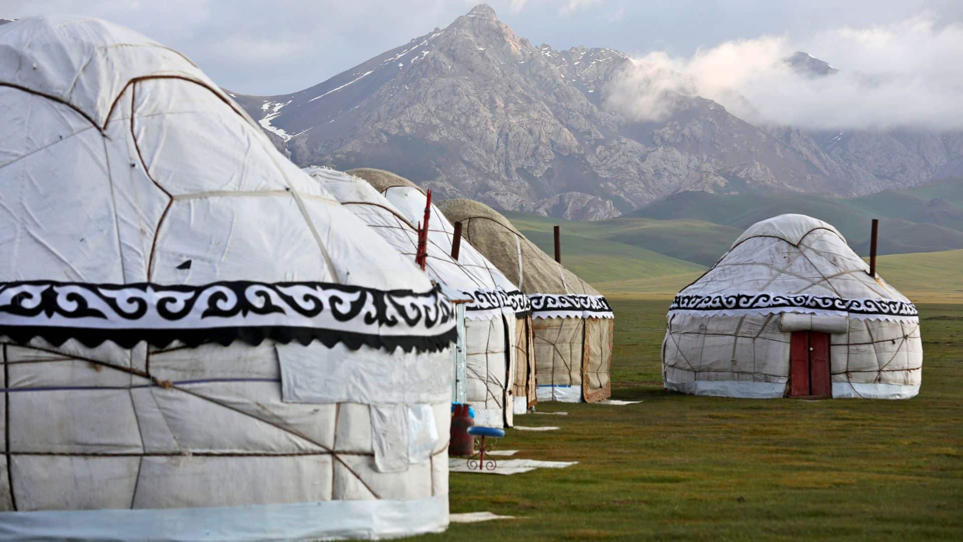 kirghizistan-yourtes-kirghizes